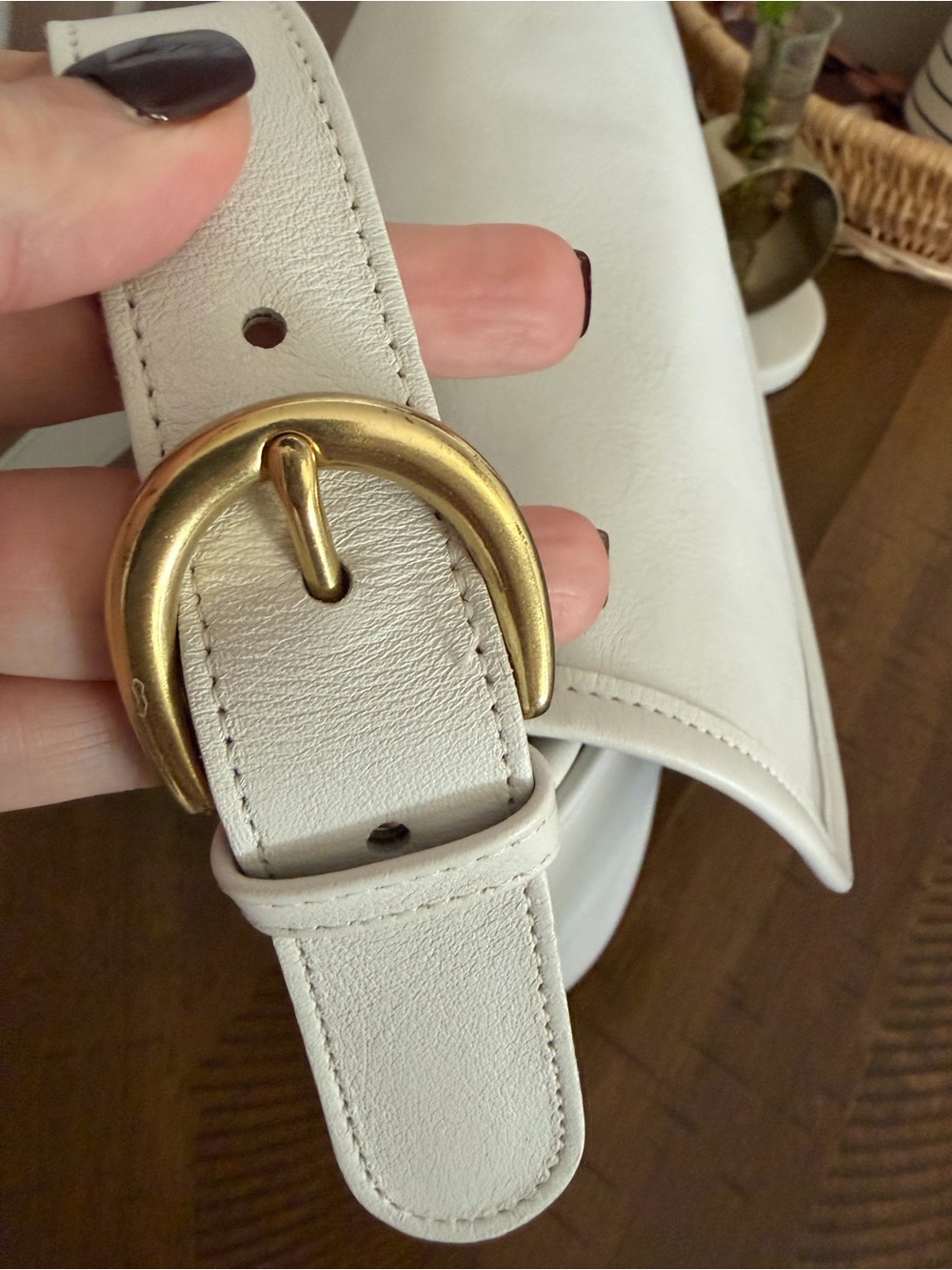 Vintage COACH SoHo Fletcher off White Leather Crossbody Bag with Gold Chain - Picture 4 of 13